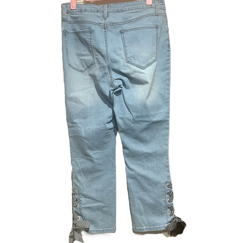 Laceup ankle jeans in avalon wash NWOT - Picture 6 of 6